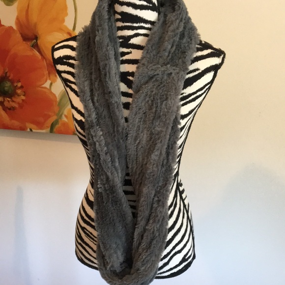Gray Infinity scarf  NWT - Picture 2 of 3